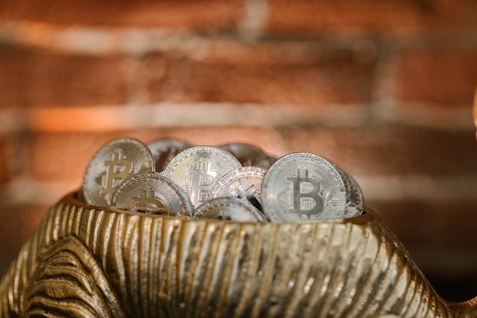 Bitcoin's Prolonged Decline Tests Key Technical Levels Amidst Macro Uncertainty